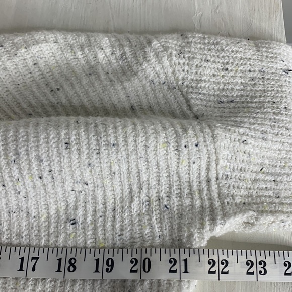 T24 Yet Again white Cowl neck sweater with asymmetrical large brown buttons - Picture 9 of 11